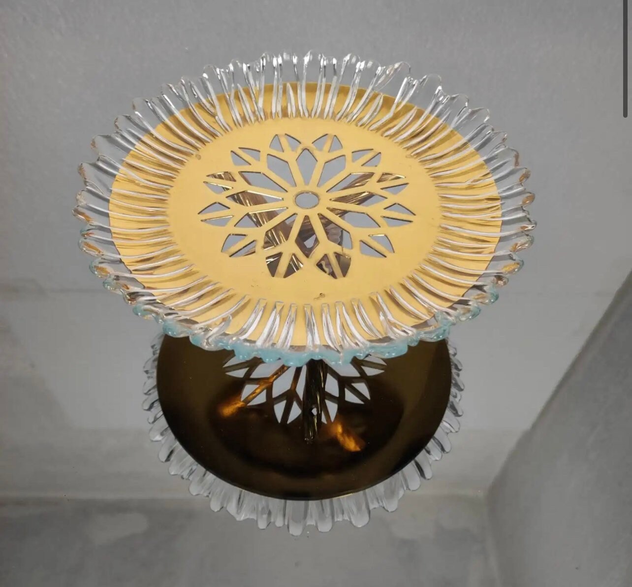 Yaren Round Cookie Serving Stand With Glass Plate